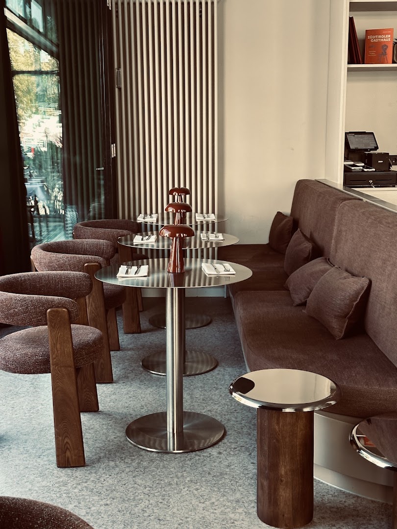 Bolzanino: professional interior shot of venue