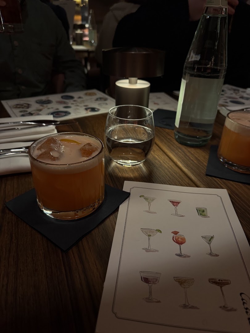 Casele: appealing shot of restaurant drinks