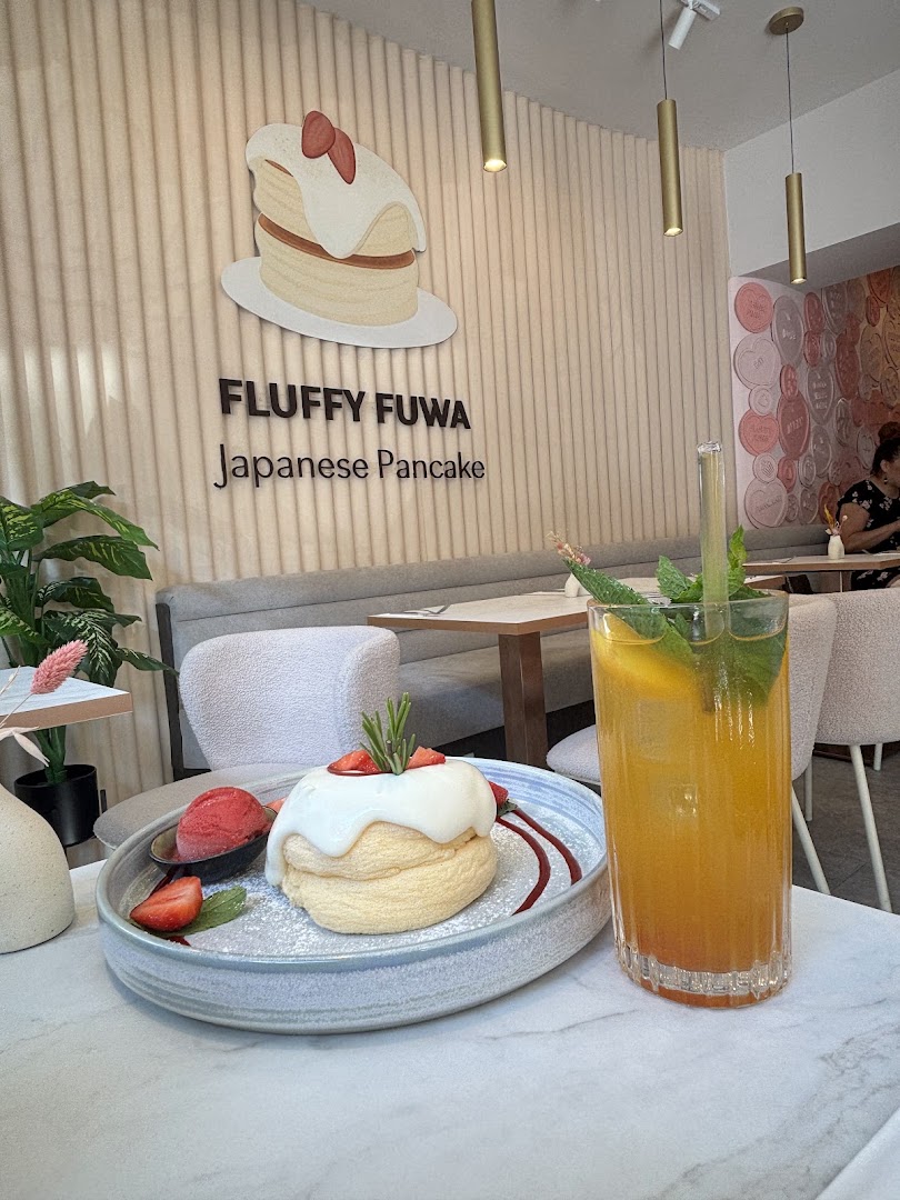 Fluffy Fuwa: appealing food and interior shot