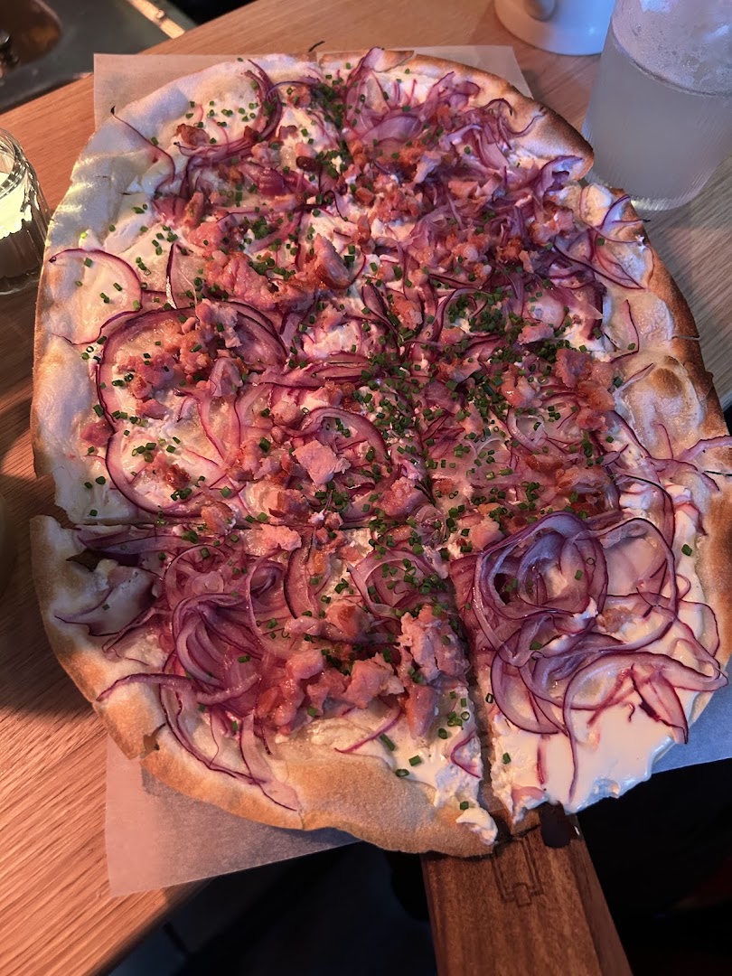 Franzi: appetizing photo of bar food