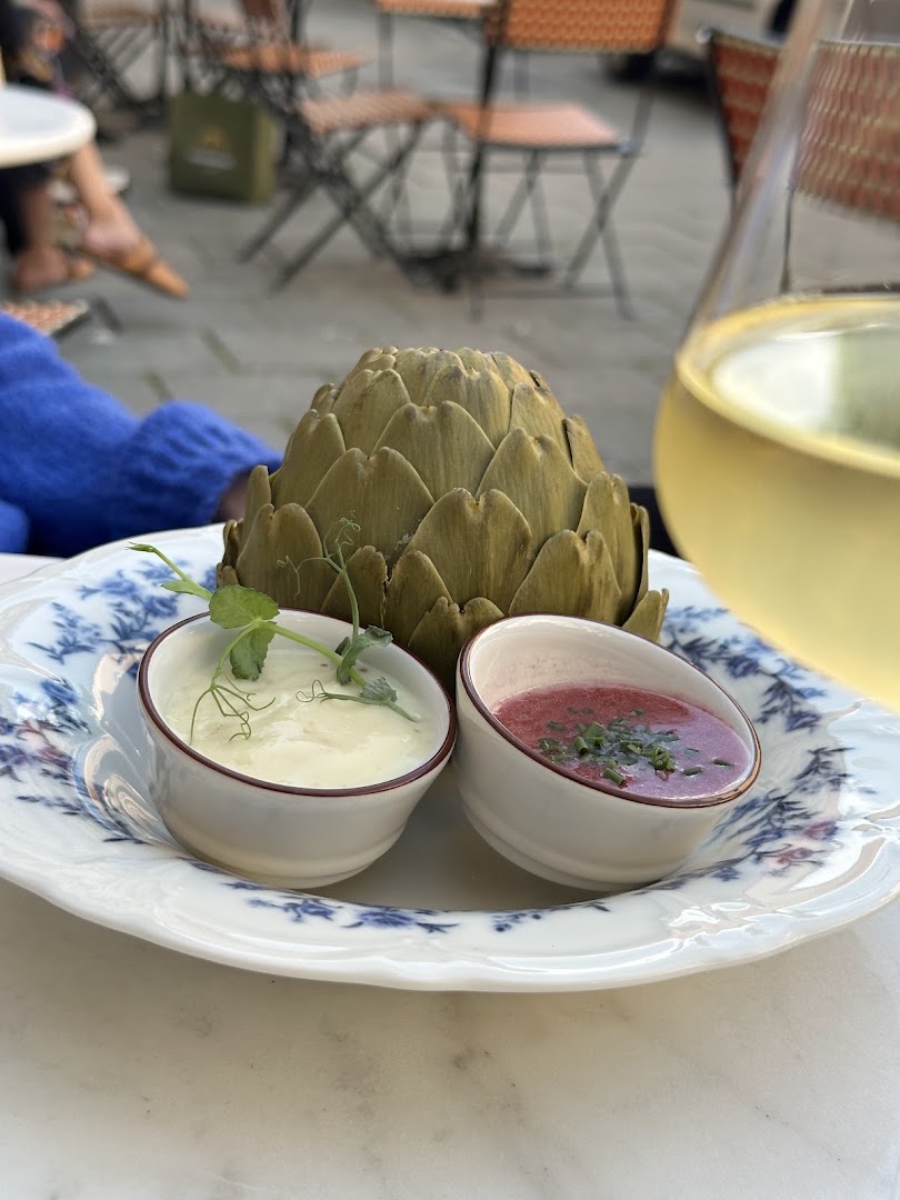 Franzi: appetizing food and drink photo