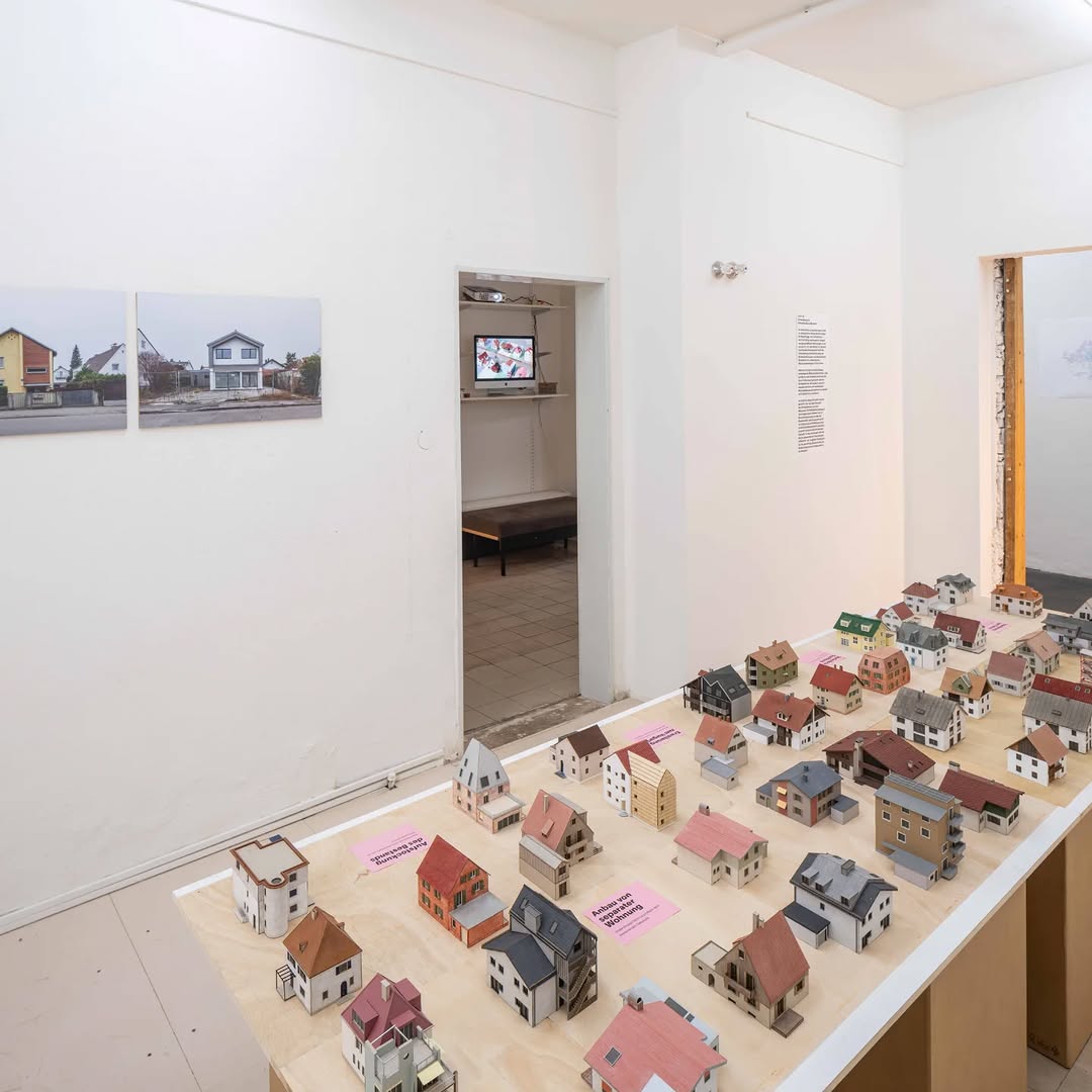 Galerie DON: clear exhibition of architectural models