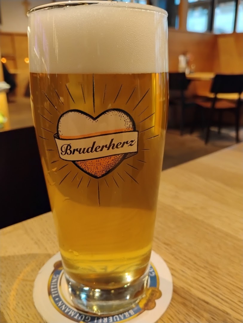 Bruderherz: appetizing photo of branded beer