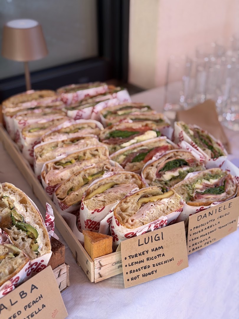 Cia's Focaccia: appetizing display of fresh food