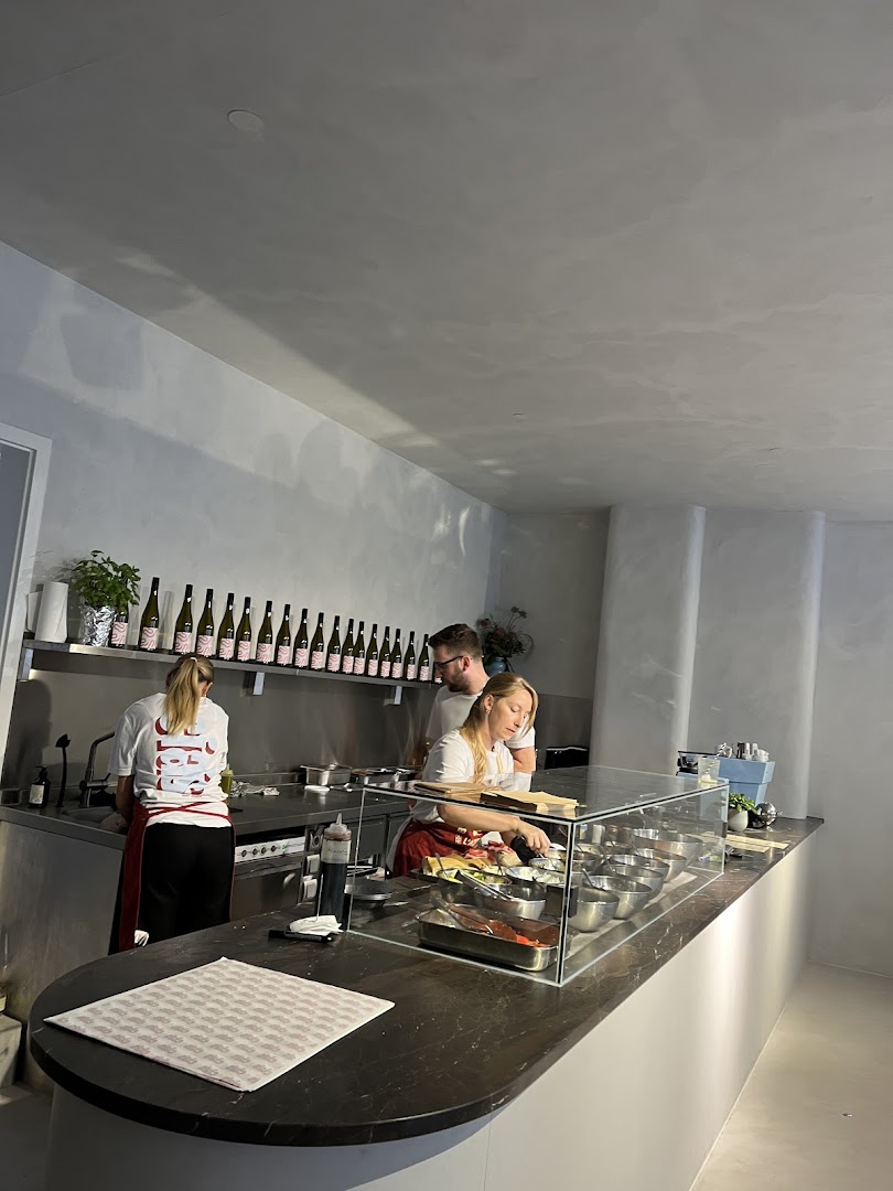 Cia's Focaccia: professional photo of staff working