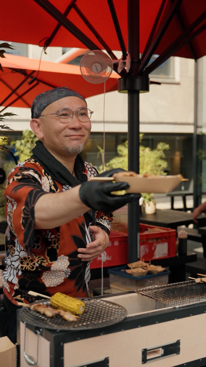 Niku BBQ & Izakaya: professional high-quality cocktail preparation shot