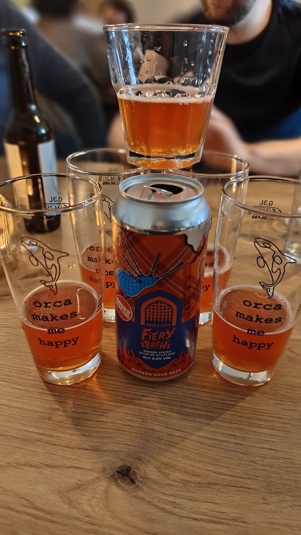 Orca Bar: branded glassware and drinks