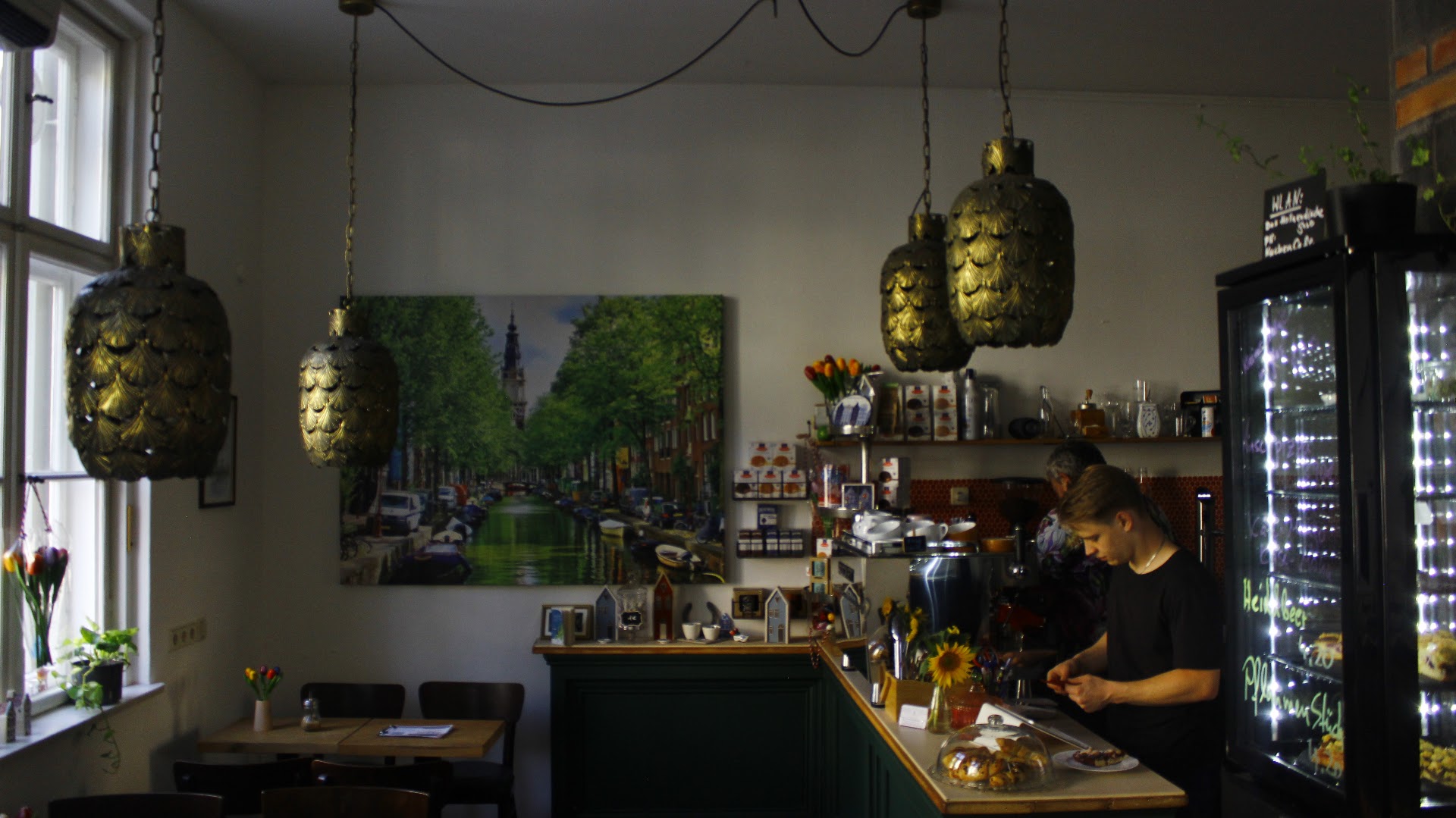 Das kleine Holländische: inviting bar interior atmosphere