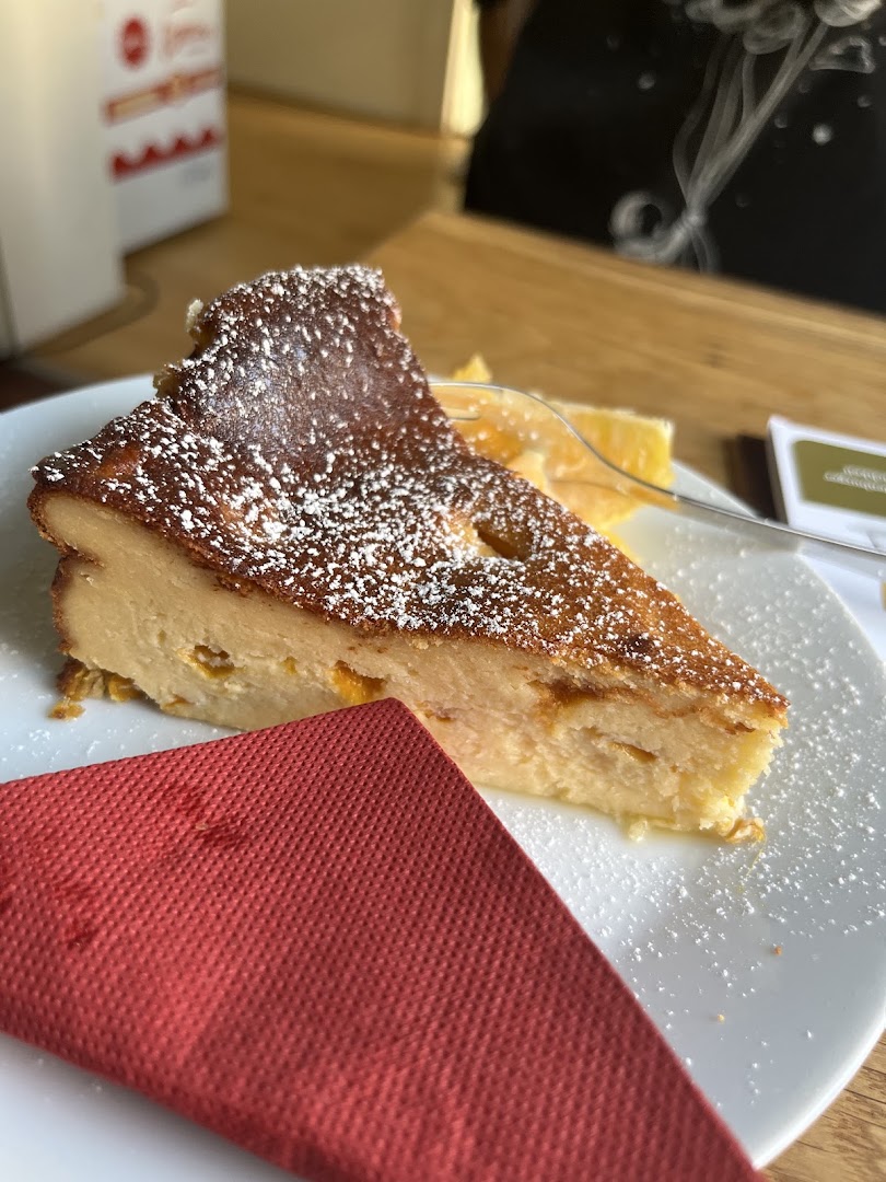 Das kleine Holländische: appetizing photo of served food