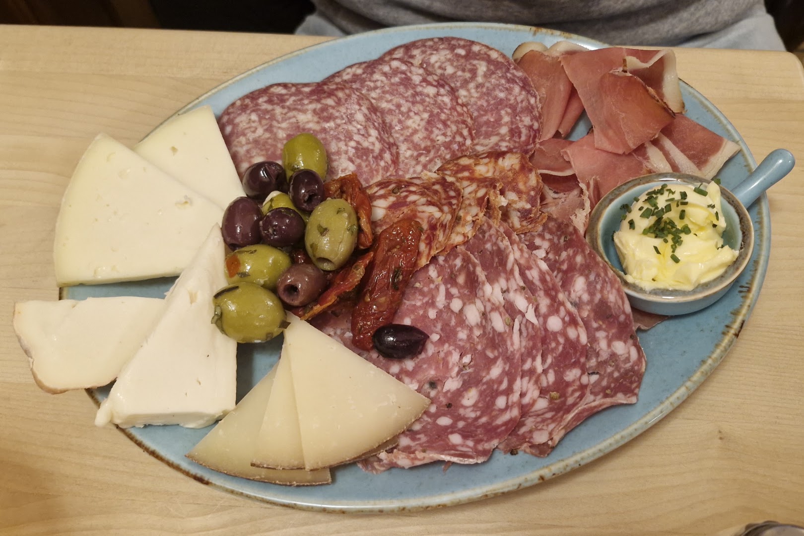 Dortu17: appetizing photo of food platter