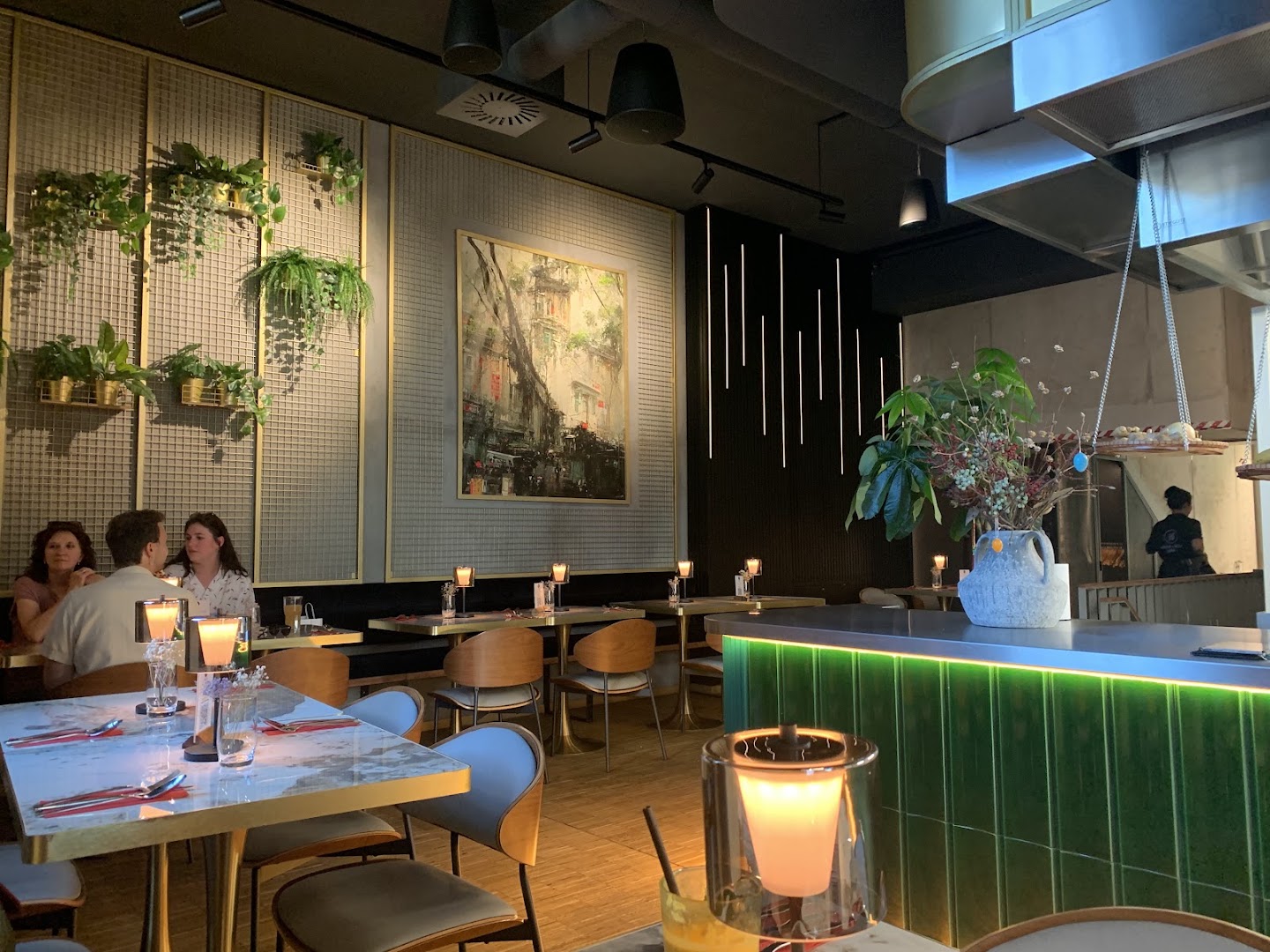 Keng Deli 1986: high quality interior atmosphere shot