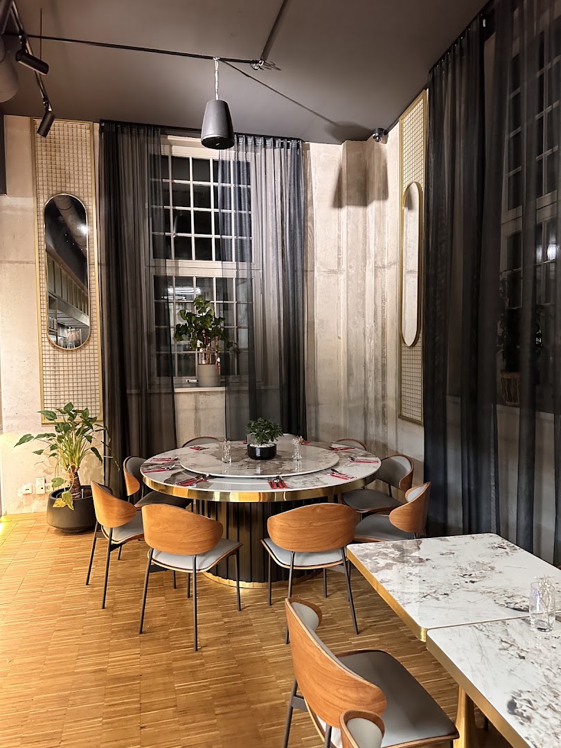 Keng Deli 1986: high quality interior dining shot