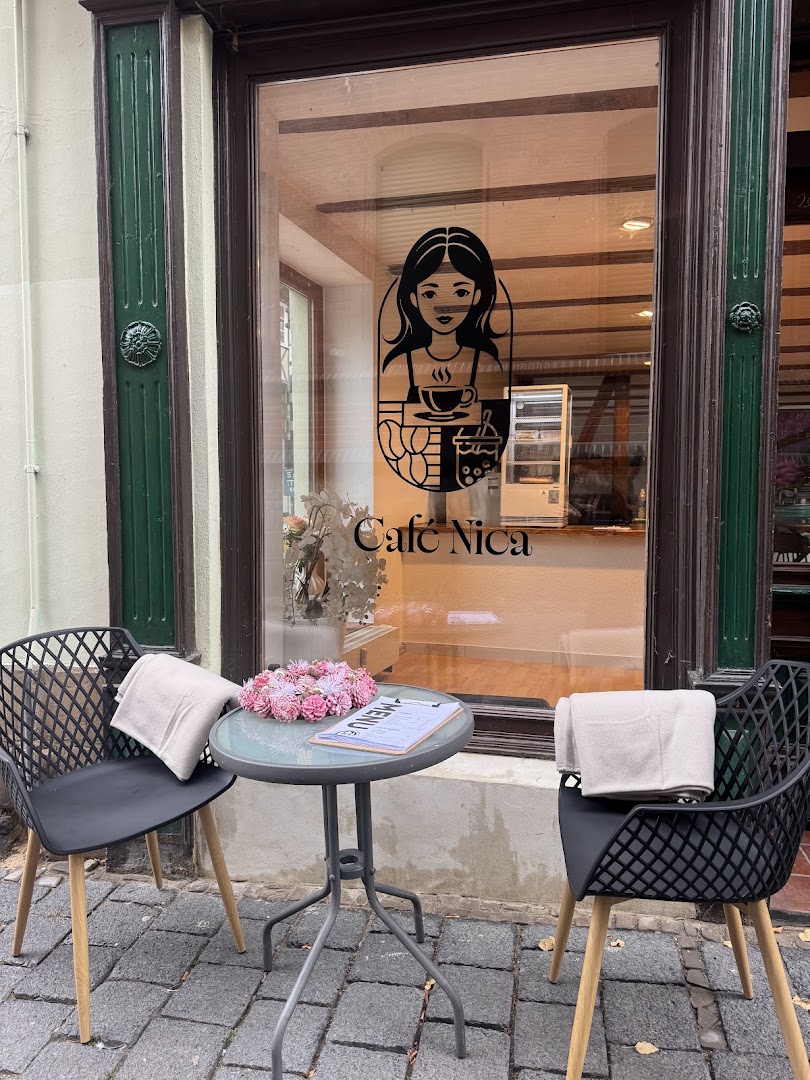 Café Nica: inviting and clear storefront photo