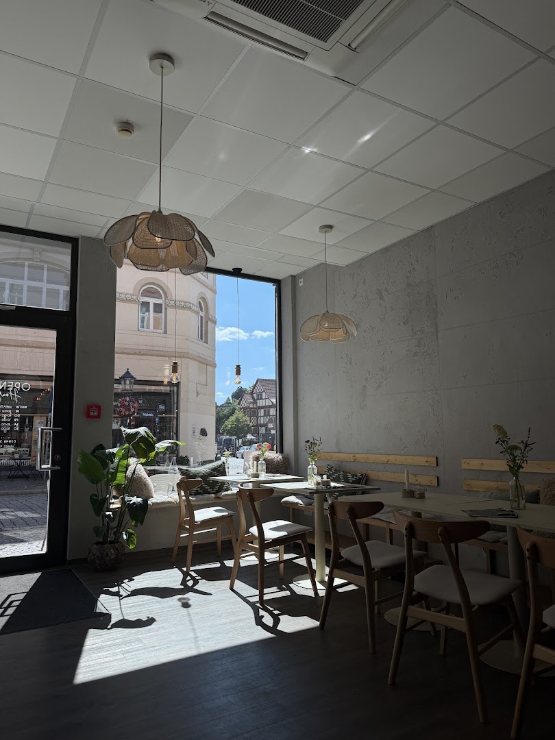 Café Va Liés: inviting and professional interior shot
