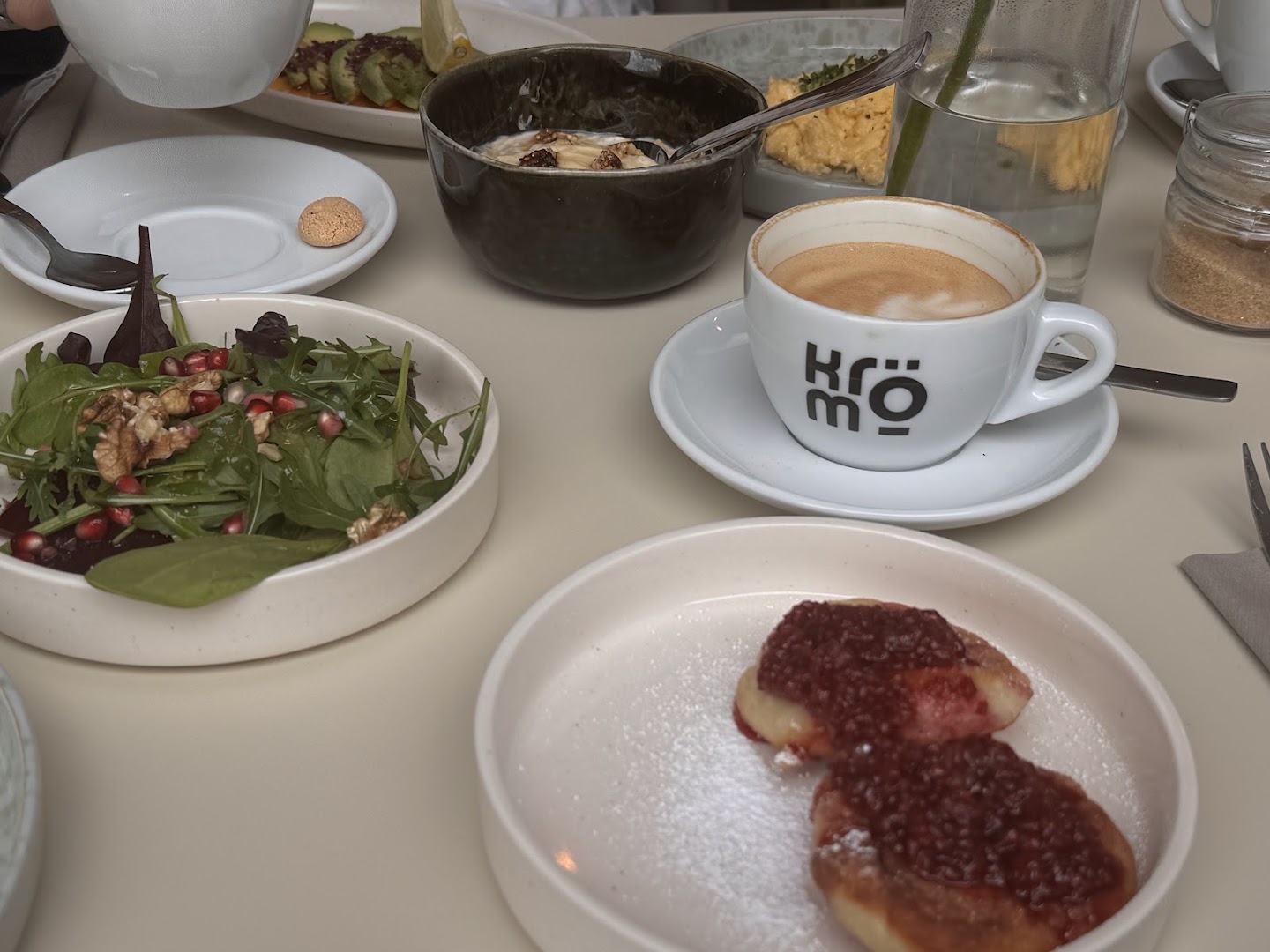 Café Va Liés: appetizing breakfast food and coffee