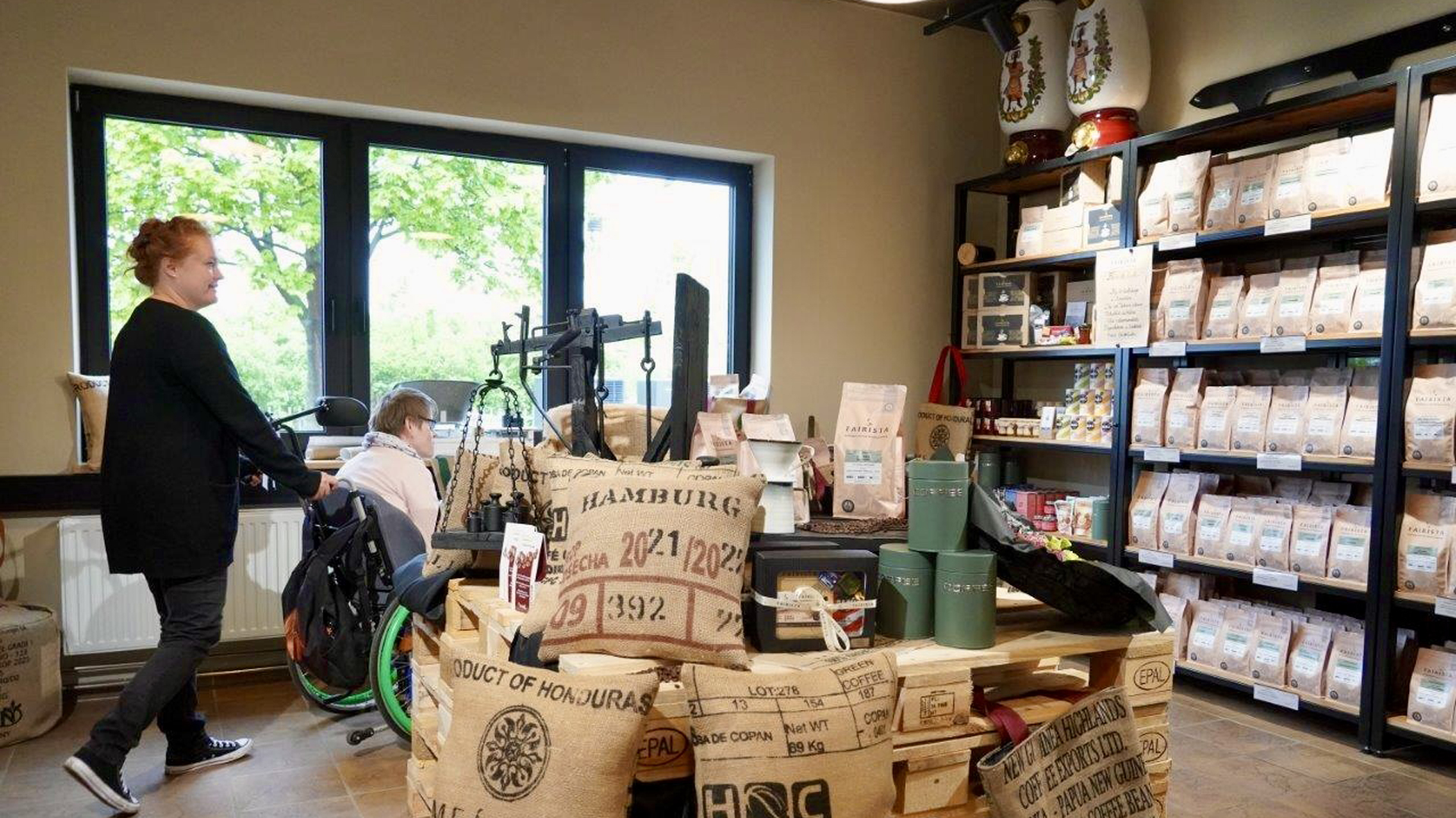 Fairista Kaffeewerk: inviting cafe interior atmosphere