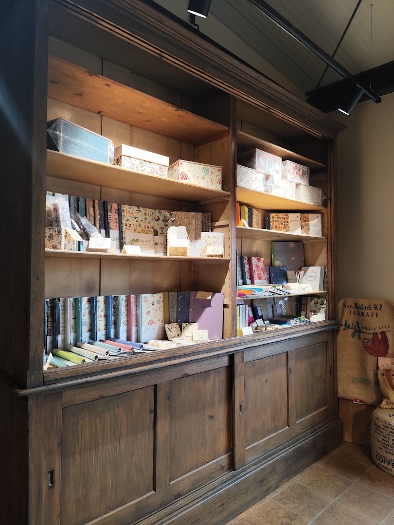 Fairista Kaffeewerk: shop interior and products