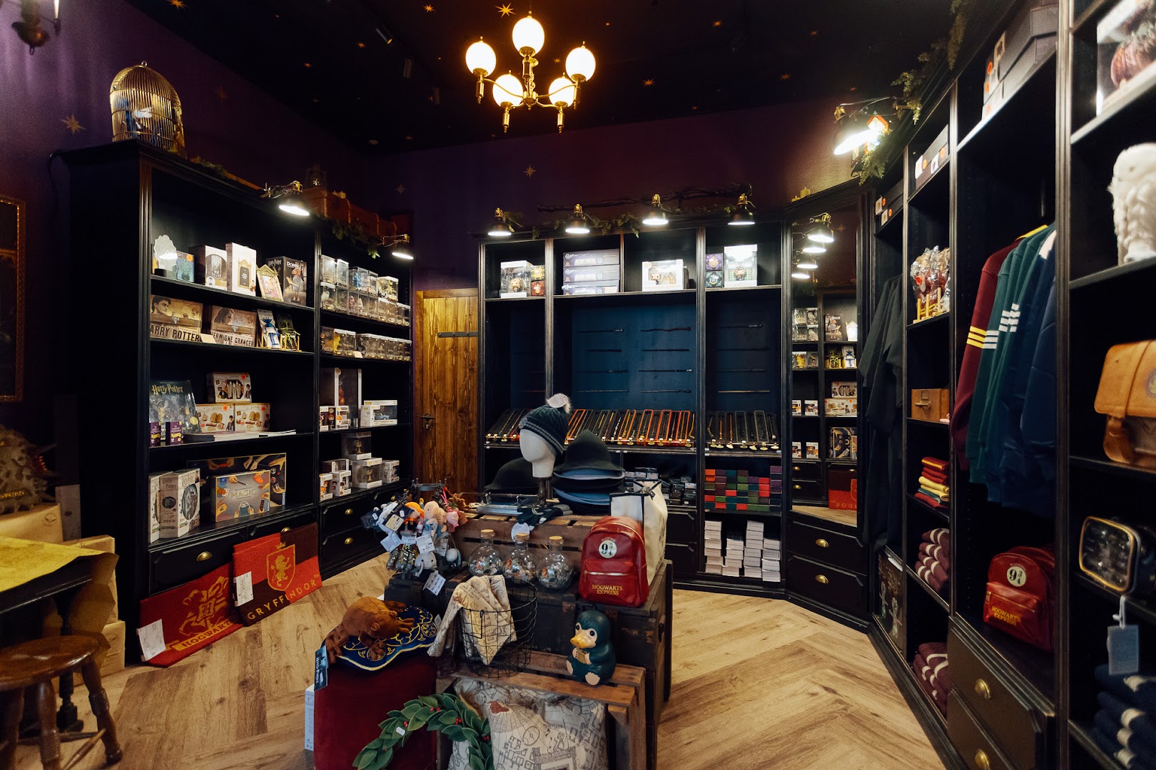 Magieventura: clear, professional shop interior photo