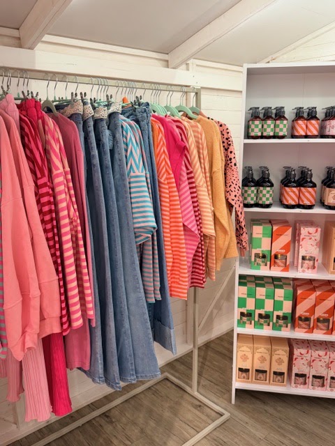Tante Enna Laden: clear display of shop products