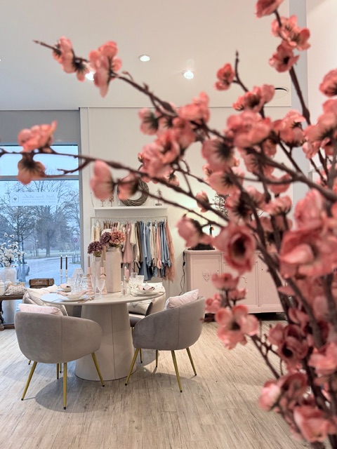 Tante Enna Laden: attractive shop interior and atmosphere
