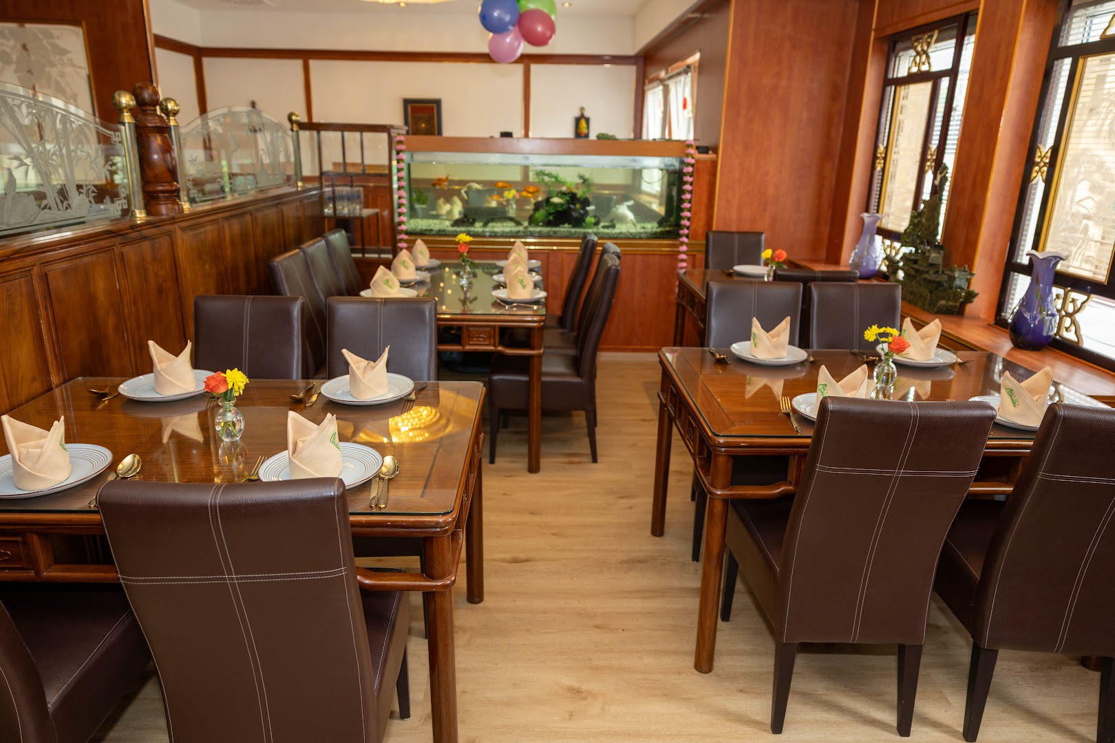 Athidhi: clear photo of restaurant interior