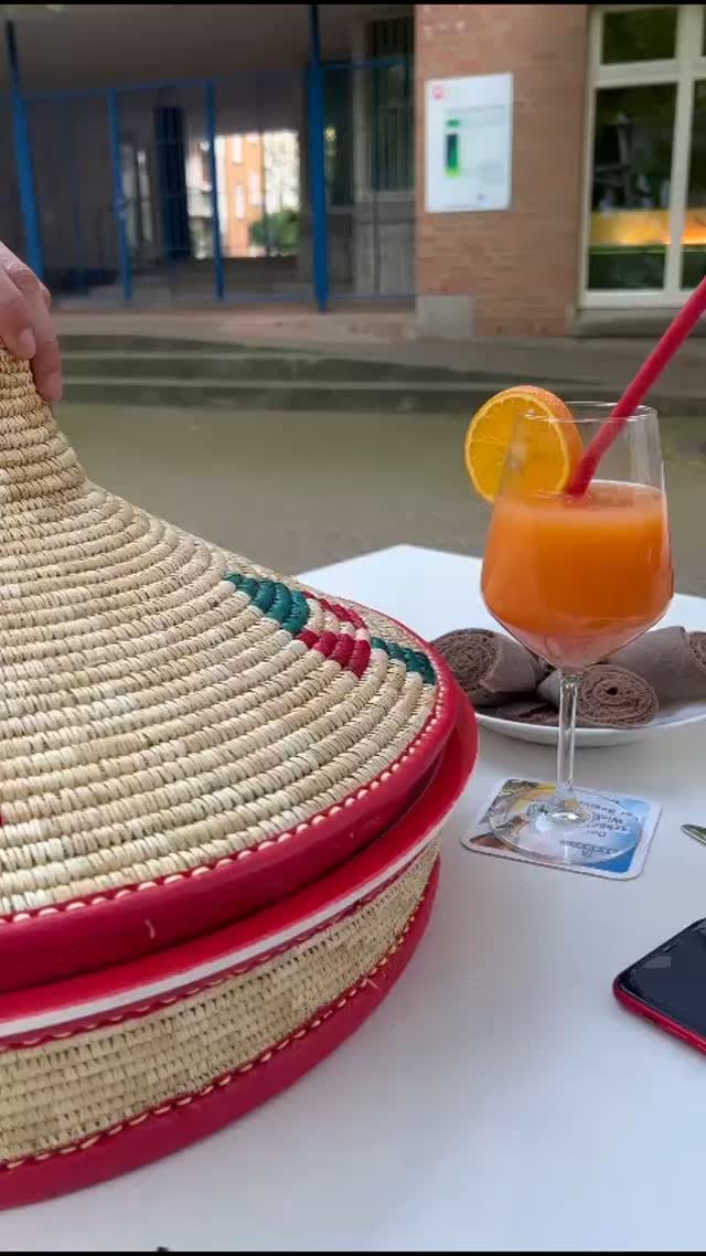 Bahagina: appetizing food and drink presentation