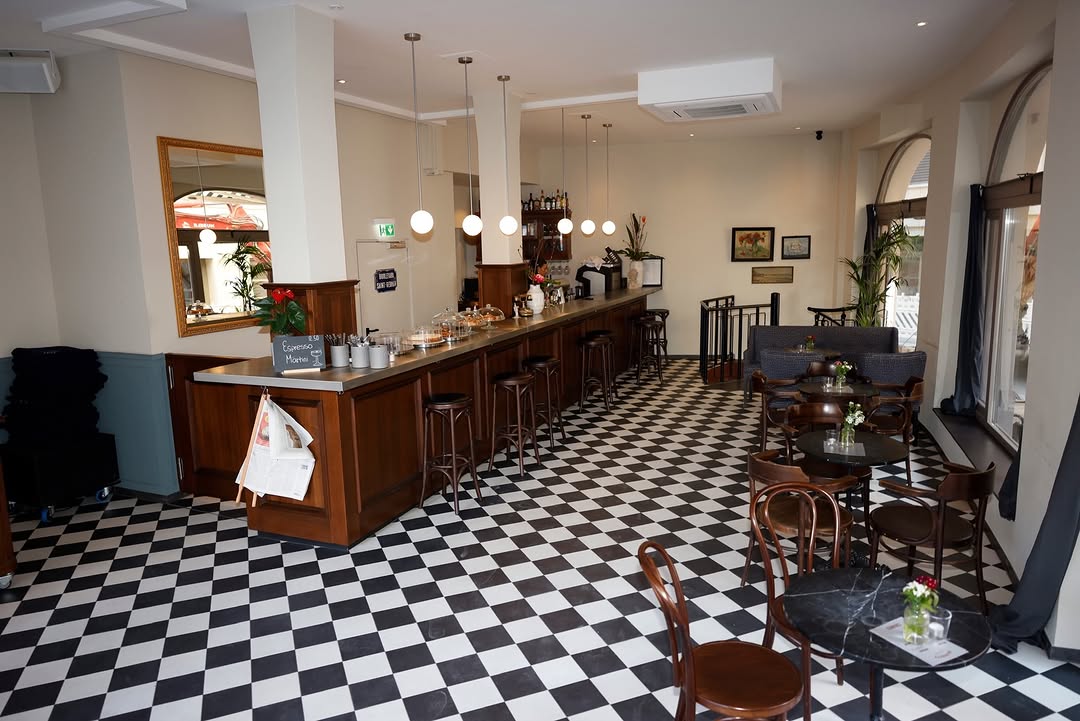 Biarritz: clear, professional interior shot