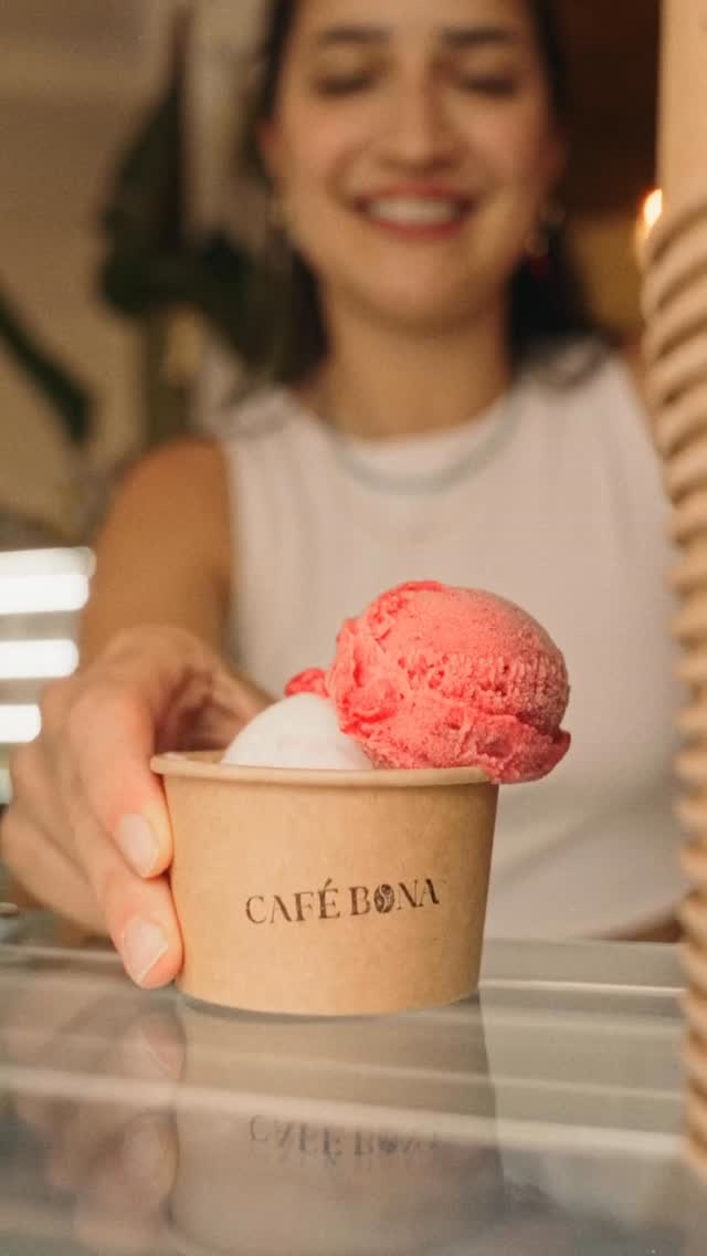 Café Bona: appealing photo of served product