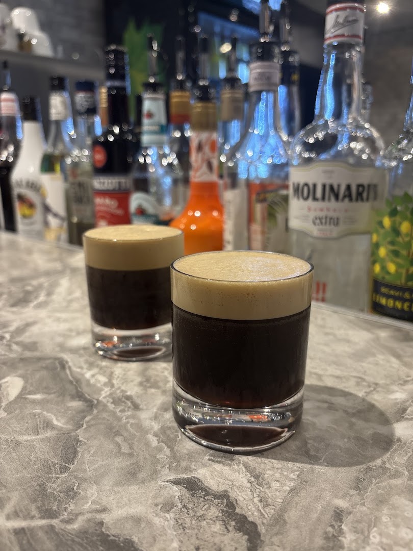 La Embajada: appetizing drinks in bar setting