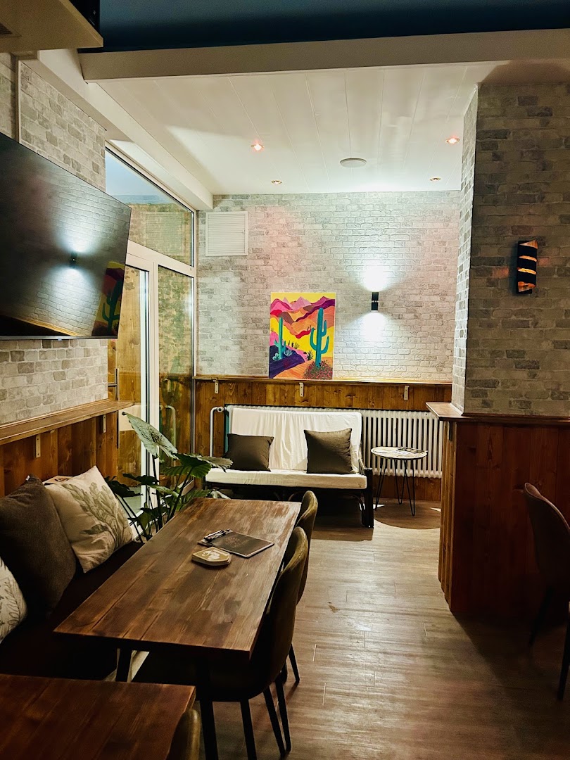 La Embajada: clear, inviting interior atmosphere