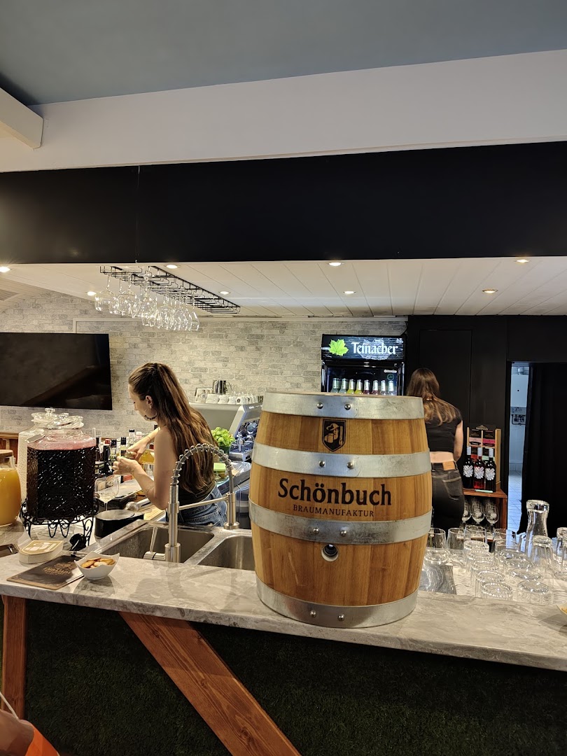 La Embajada: clear shot of bar atmosphere
