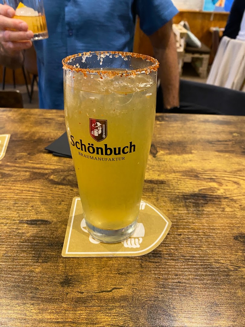 La Embajada: clear, appealing photo of drink