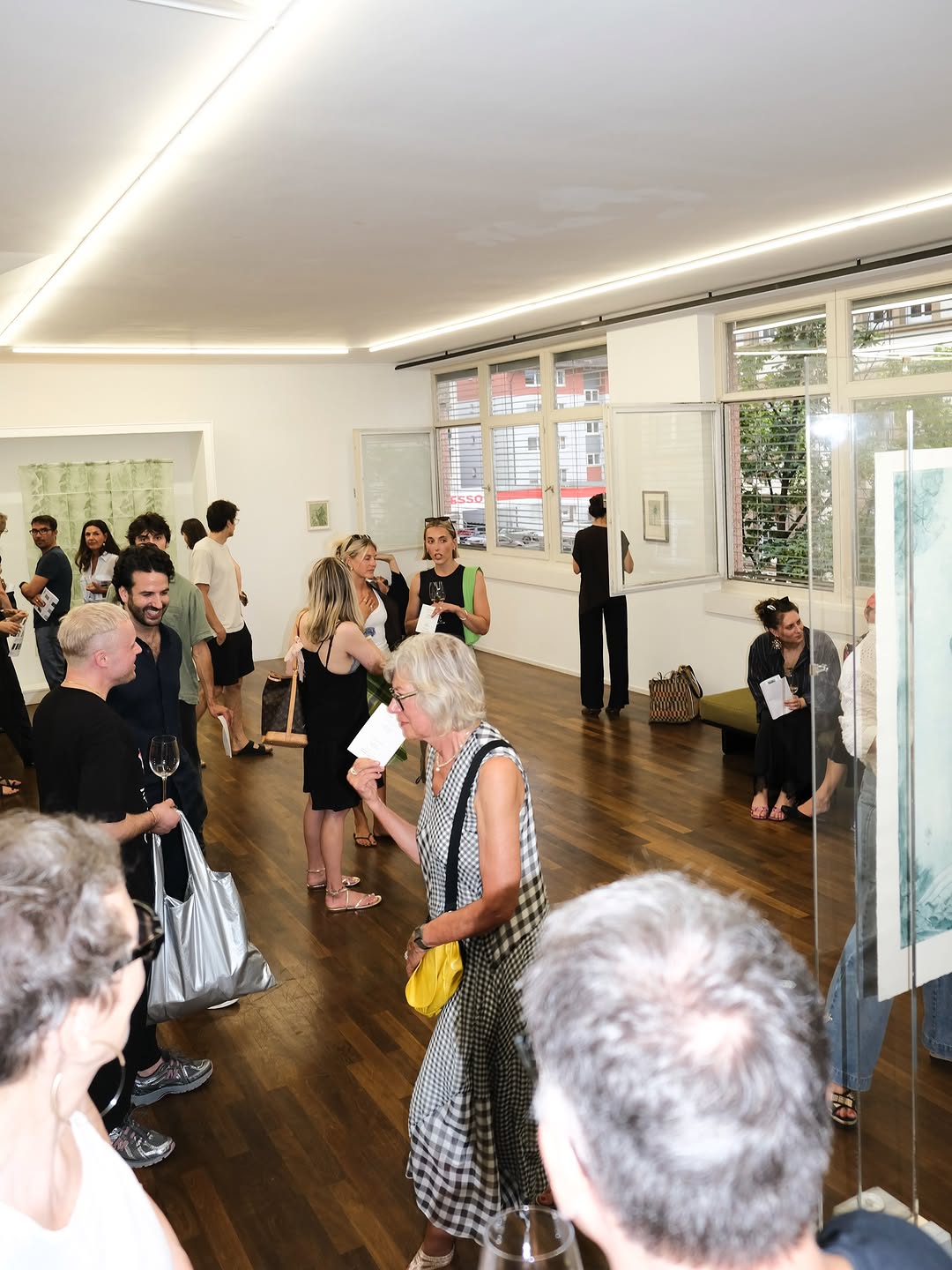 Parri Blank: gallery atmosphere and visitors