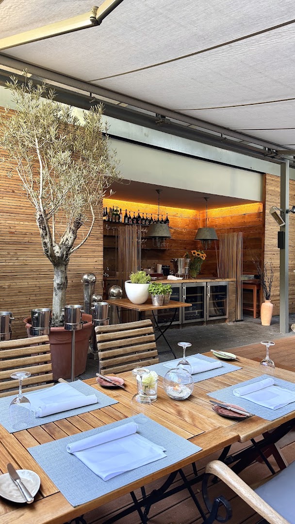 Restaurant Armand: inviting and professional restaurant terrace