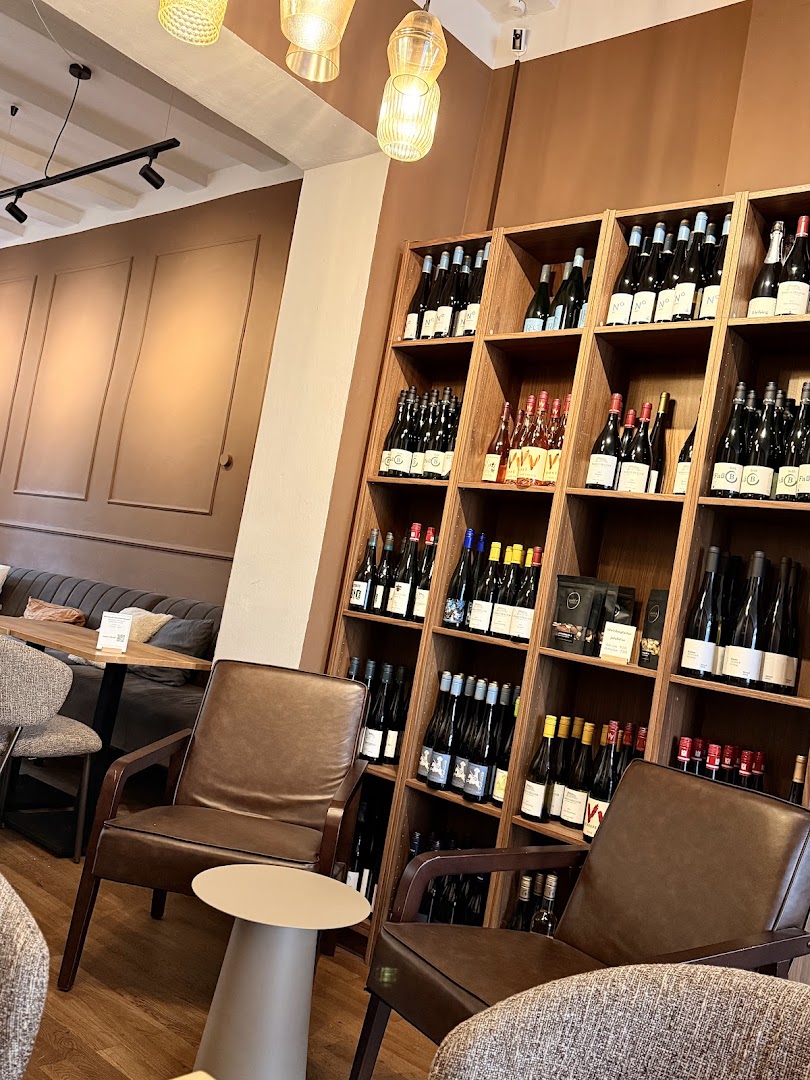 Basil Weinbar & Café: inviting and professional interior shot