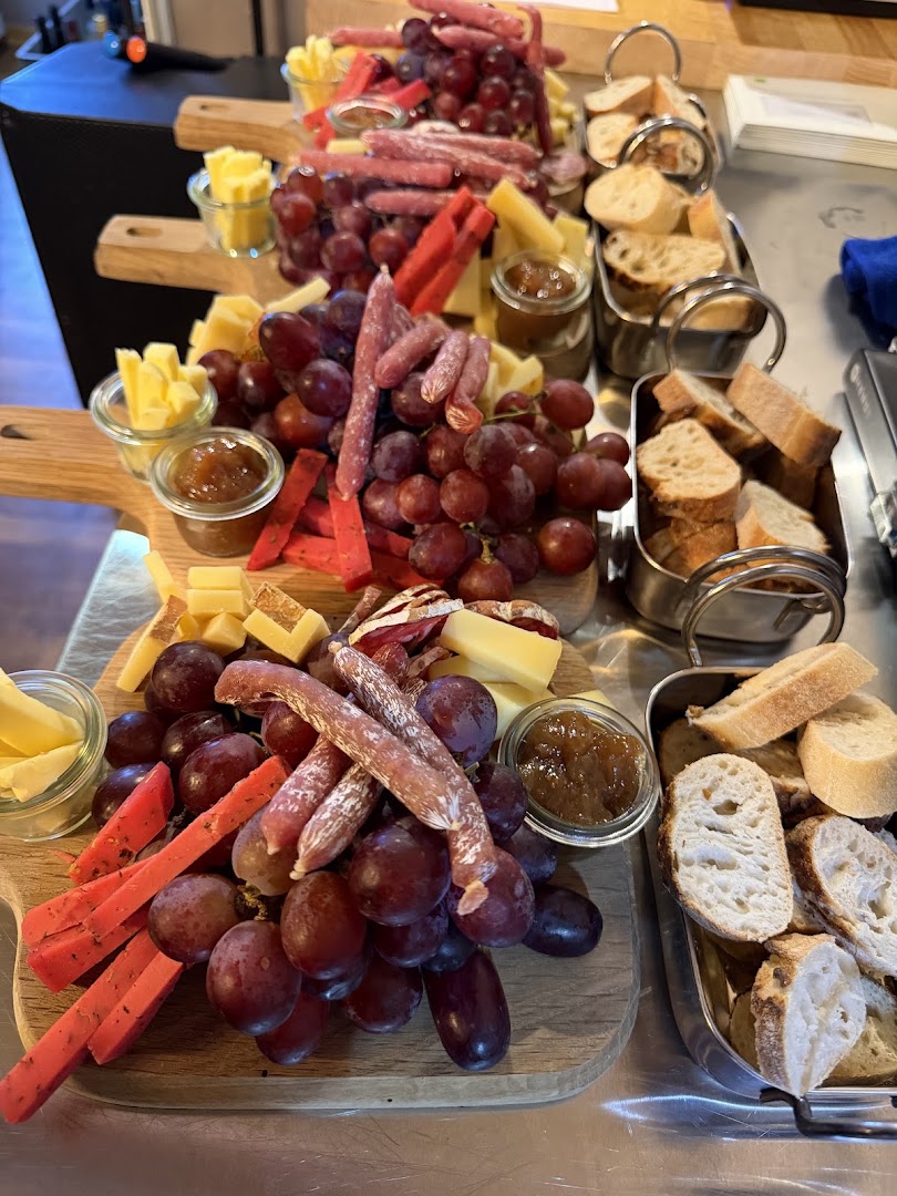 Basil Weinbar & Café: appetizing food and drink presentation