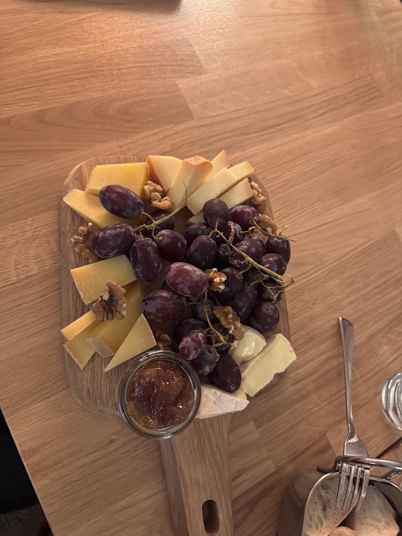 Basil Weinbar & Café: appetizing food presentation