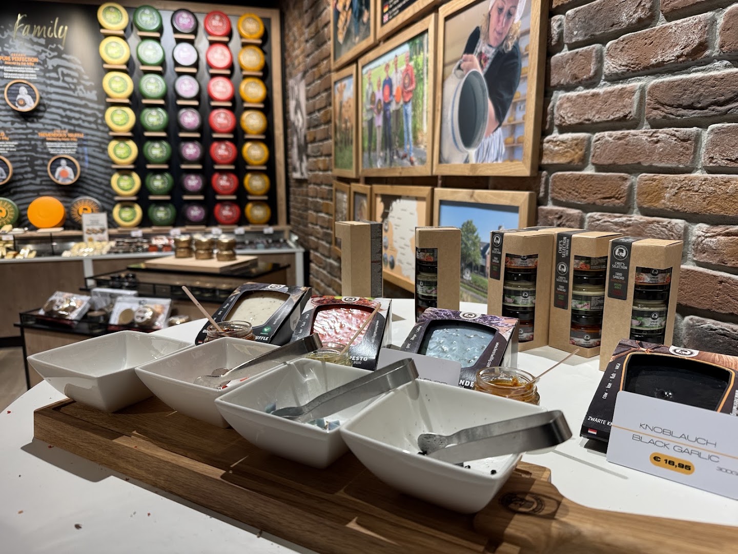 Cheese & More by Henri Willig: attractive product display and interior