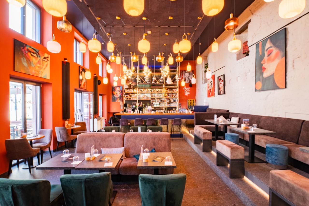 DIAN Izakaya: high quality interior atmosphere shot