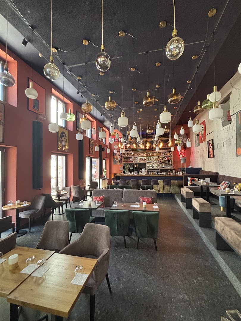 DIAN Izakaya: high quality interior atmosphere shot