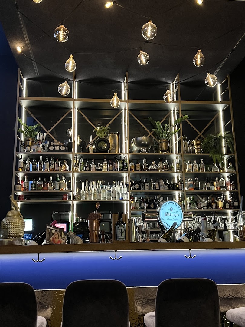 DIAN Izakaya: attractive bar interior and lighting