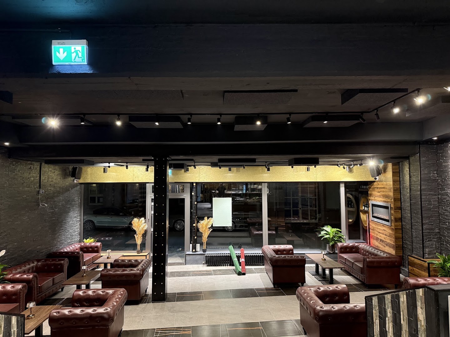Porta Bar: clear shot of venue interior