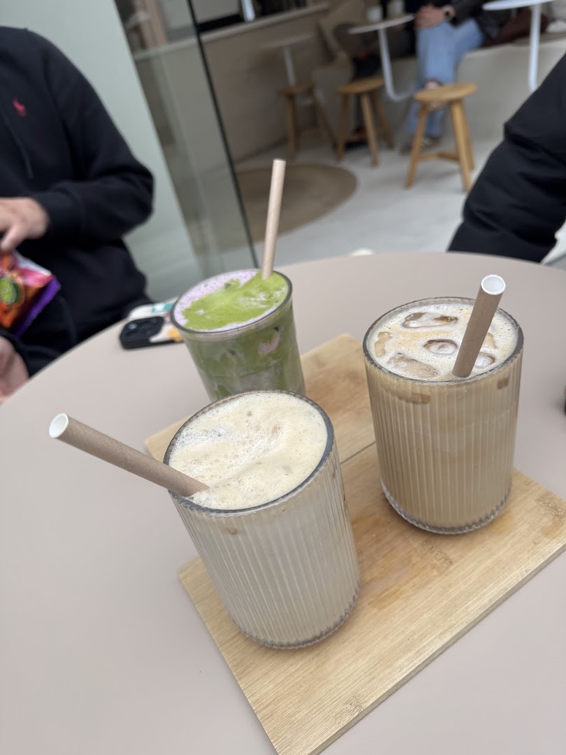 Seven Eleven: appetizing photo of venue drinks
