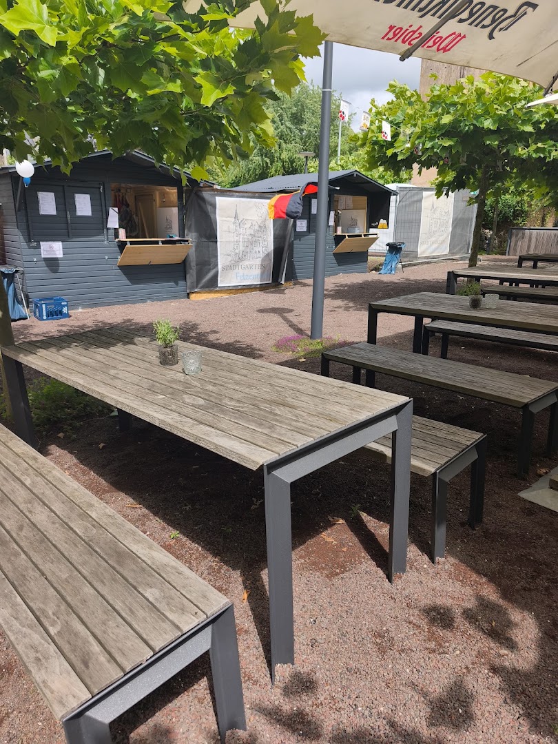 Stadtgarten Fetzenreich: clear view of outdoor seating