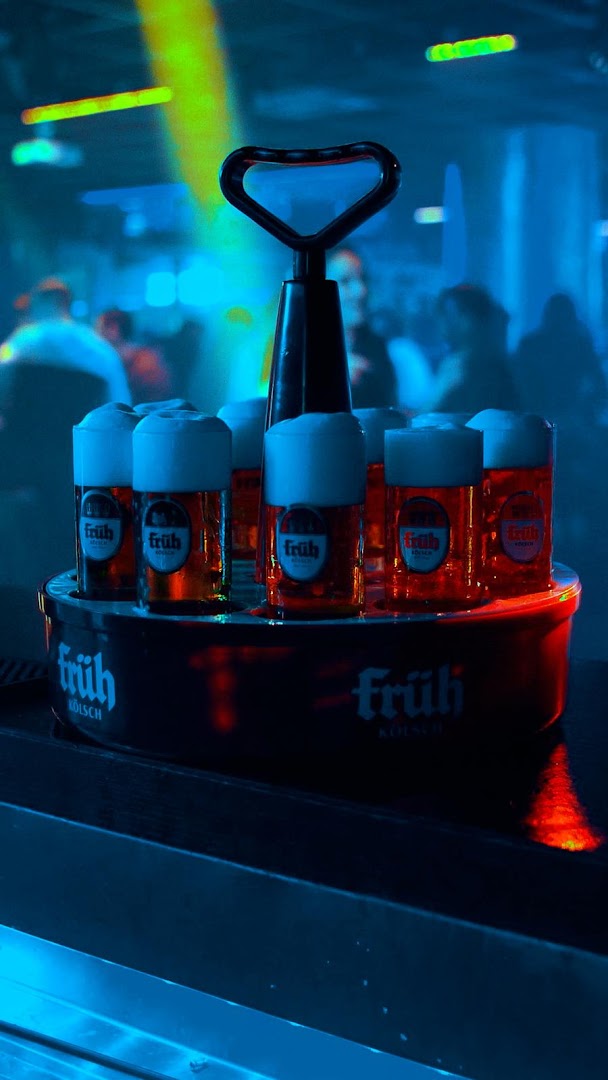 Zeitlos: attractive photo of bar drinks