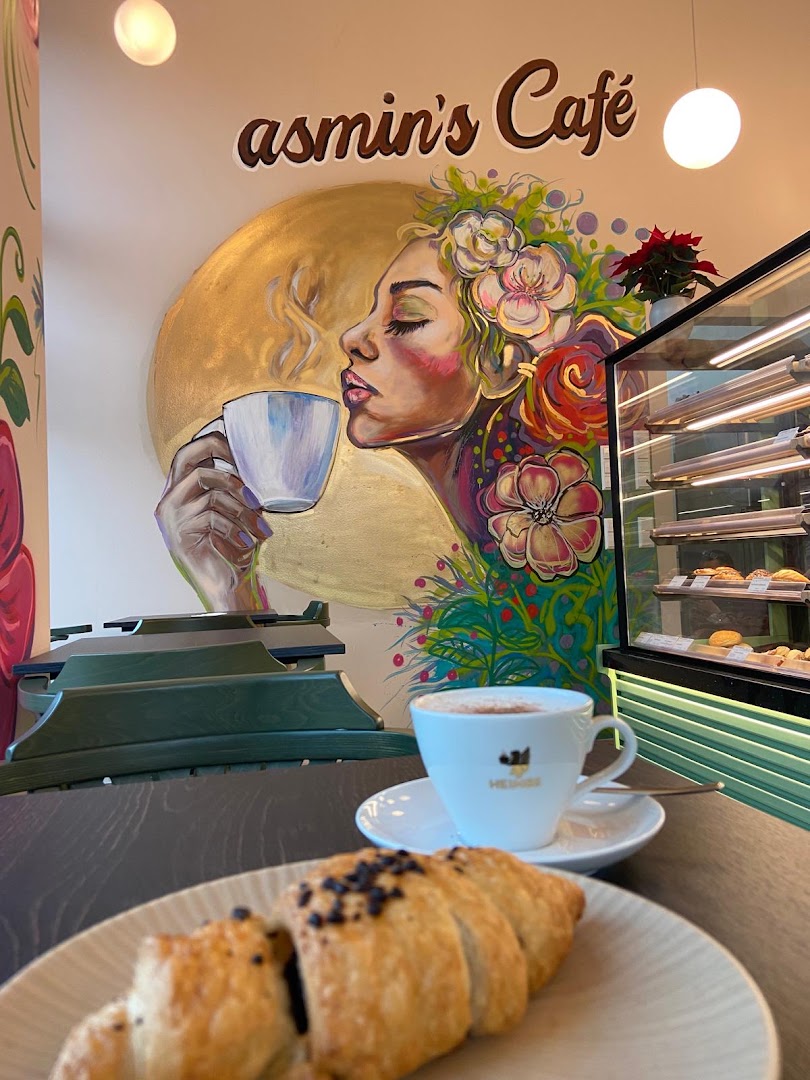 Asmin's Café und Bäckerei: inviting atmosphere and quality food