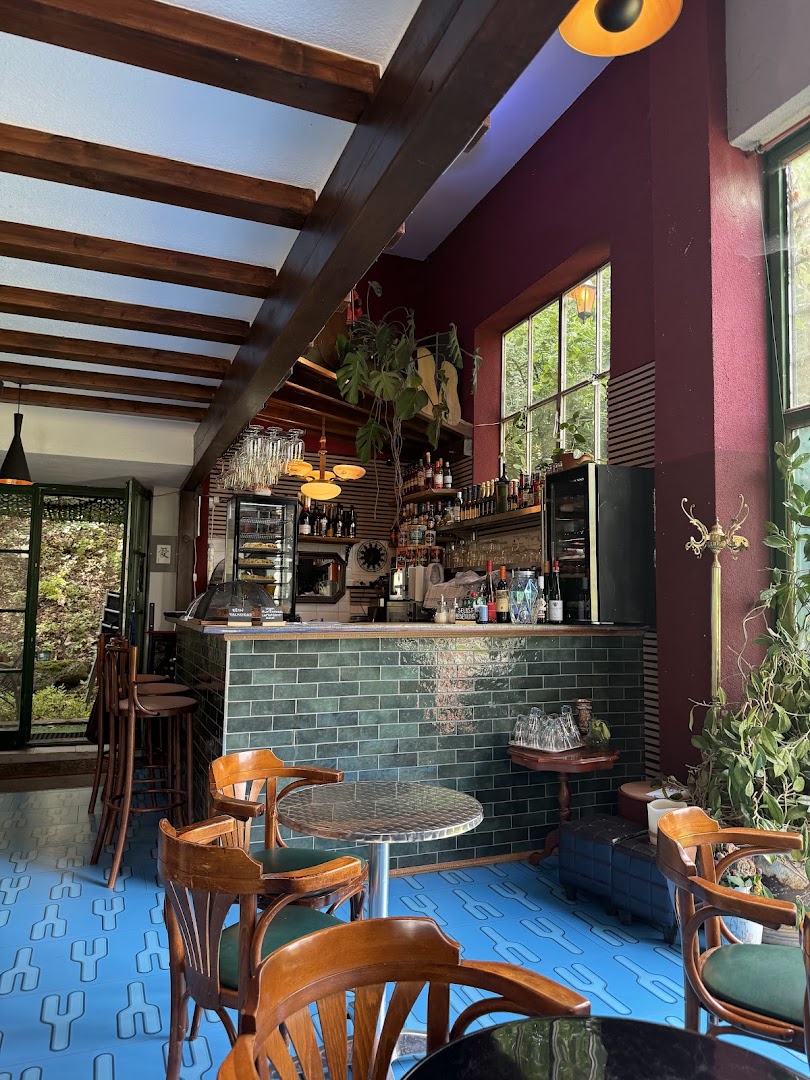 Café Panzer: inviting and high-quality interior shot