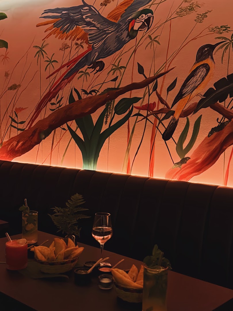 Encanto: attractive atmosphere and food presentation