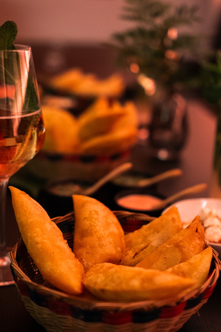 Encanto: appetizing photo of bar food