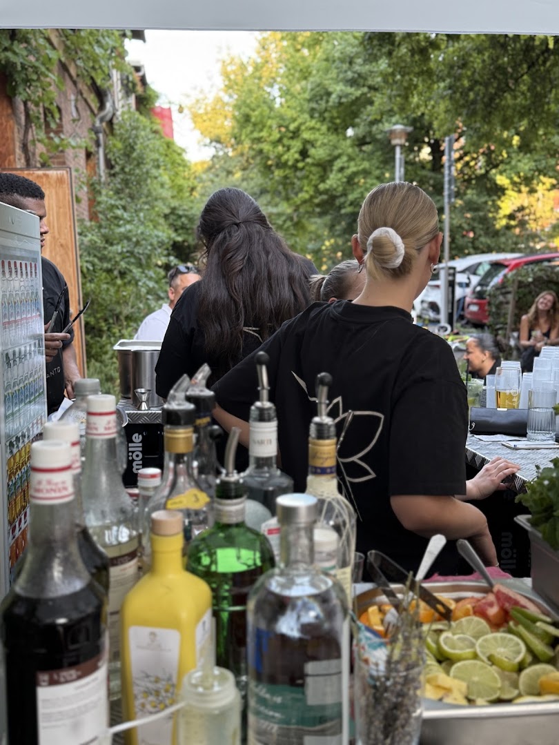 Encanto: authentic bar atmosphere